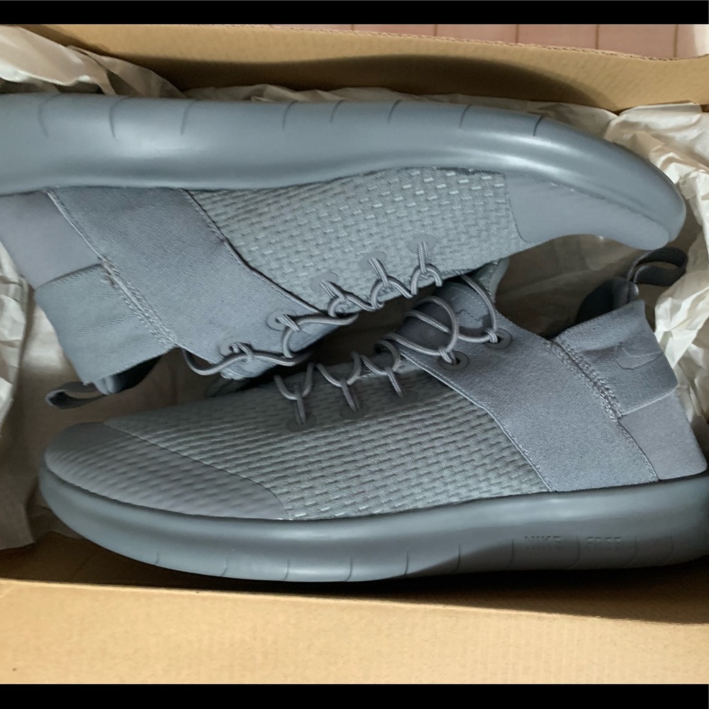 COPY - nike free run cmtr 2017 size 9 new!